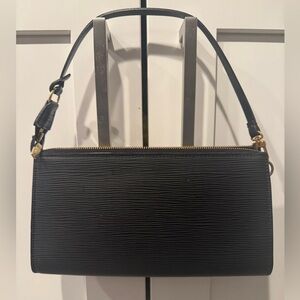 🖤 SALE‼️Louis Vuitton Black Epi Leather Pochette. 🖤